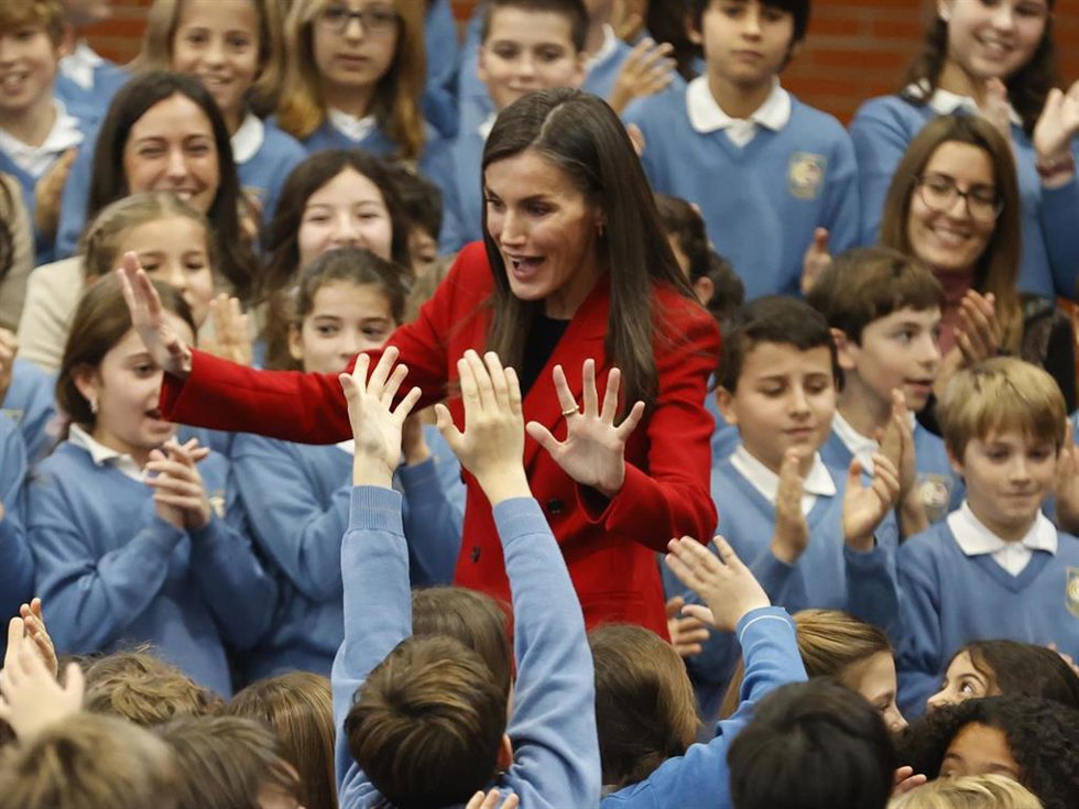 La Reina Letizia durante su visita al colegio Cortes de Cádiz, incluido en el Think Equal