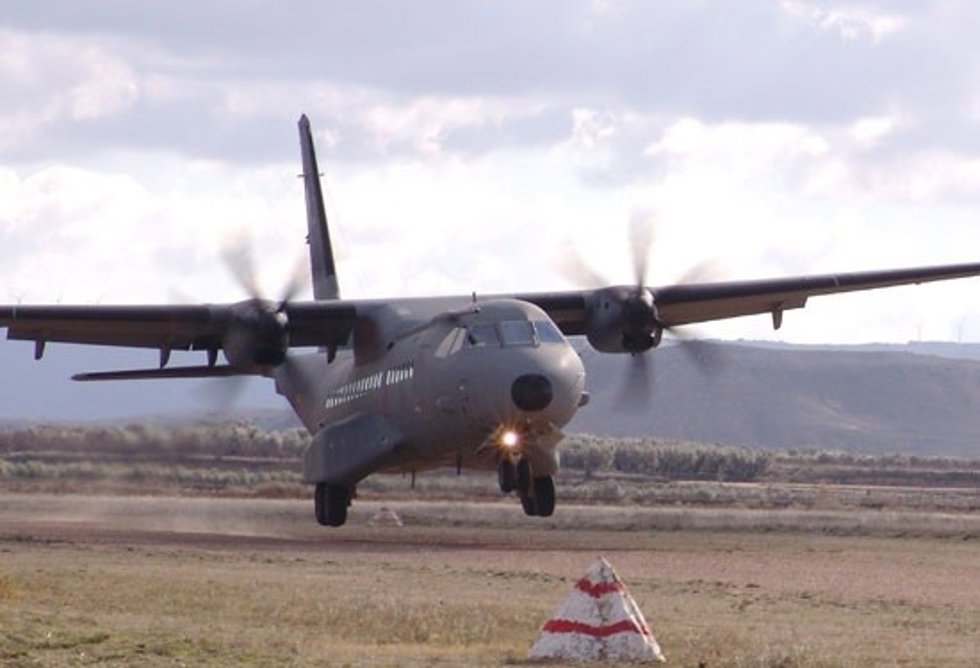 Archivo - Avión de transporte militar C-295, ensamblado en la planta sevillana de Airbus y en plena fabricación 