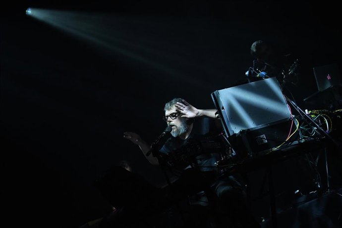 Archivo - El cantante Iván Ferreiro durante la segunda edición de Madrid Live Experience en el Gran Teatro CaixaBank Príncipe Pío, a 28 de septiembre de 2022, en Madrid (España).