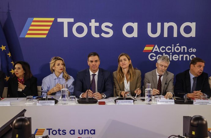 (E-D) La ministra de Defensa, Margarita Robles, la vicepresidenta segona i ministra de Treball, Yolanda Díaz; el president del Govern, Pedro Sánchez; la vicepresidenta tercera i ministra per a la Transició Ecològica, Sara Aagesen