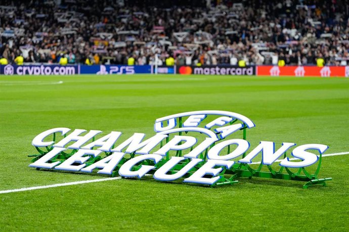 Logo de la UEFA Champions League, en el Santiago Bernabéu.