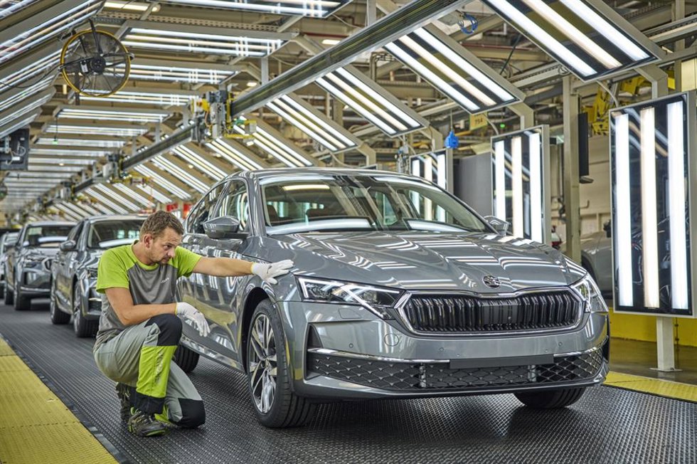 Archivo - koda Auto fabricó más de 925.000 vehículos a nivel mundial en 2024.