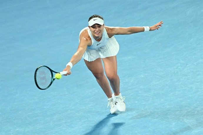 23 January 2025, Australia, Melbourne: Spanish tennis player Paula Badosa hits a forehand return against Belarus' Aryna Sabalenka during their Women's singles semi-final tennis match on Day Twelve of the Australian Open tennis tournament at Melbourne Park