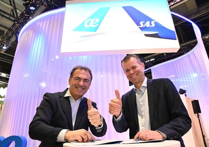 Firma del acuerdo de código compartido entre Air Europa y SAS.