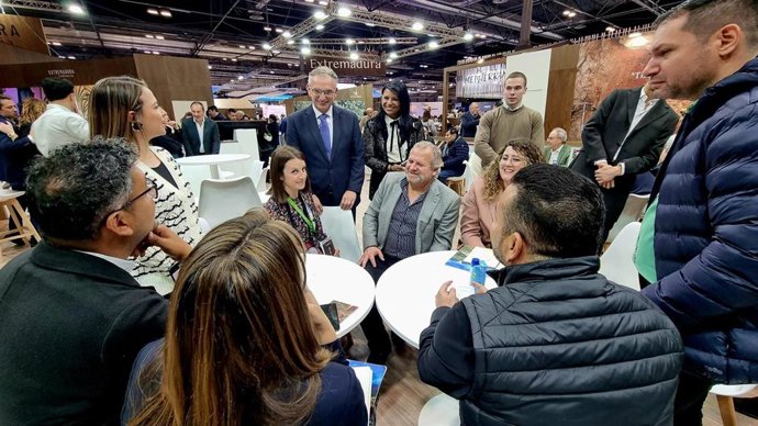 El delegado del Gobierno en Extremadura, José Luis Quintana, en su visita a Fitur