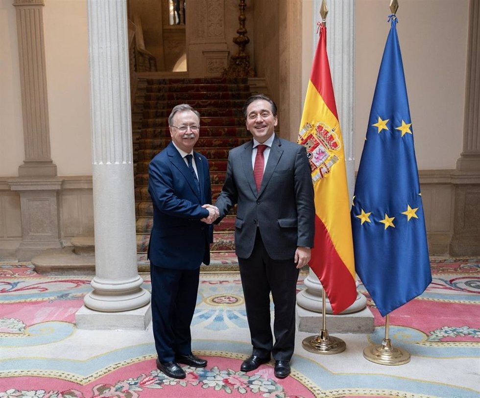 El ministro de Asuntos Exteriores, Unión Europea y Cooperación, José Manuel Albares, y el presidente de Ceuta, Juan Jesús Vivas