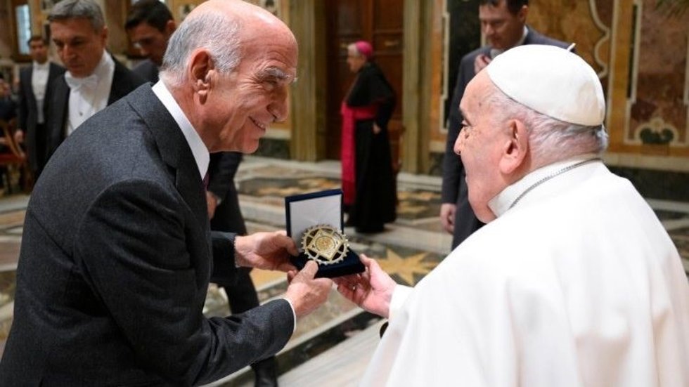 El Papa recibe a presidentes y directores de la Federación del Automóvil Club de Italia.