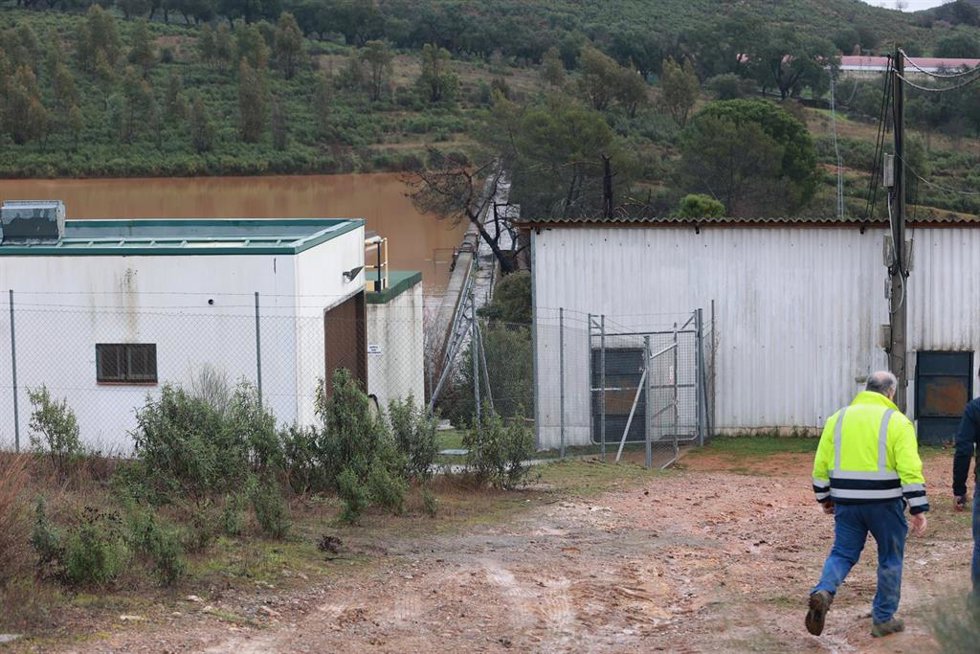 Embalse Monte Félix-Toril. A 23 de enero de 2025, en Almonaster la Real, Huelva. Su situación por una grieta en plena semana de lluvias ha provocado el desalojo de una aldea