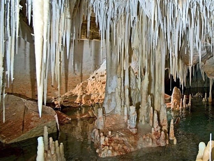Cueva del Pas de Vallgornera.
