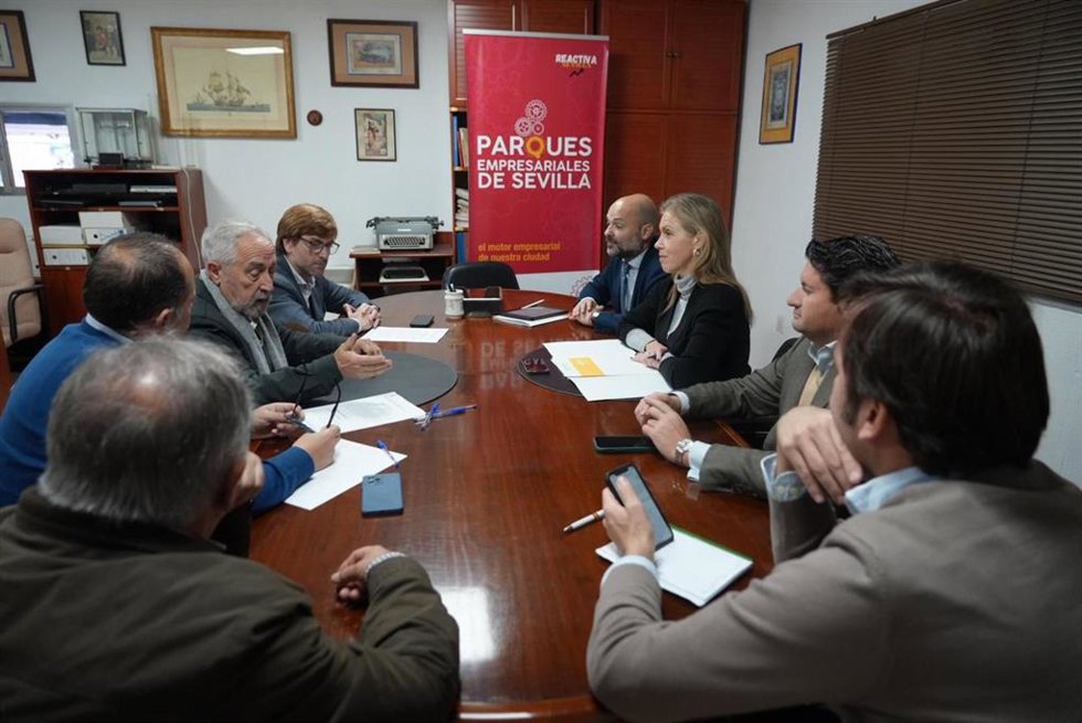 Los ediles de Vox reunidos con representantes de la APES