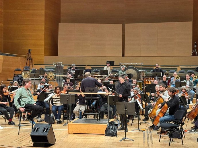 Ensayo del 'Dream Requiem' con Rufus Wainwright, Ludovic Morlot y Anna Prohaska en L'Auditori de Barcelona, este jueves 23 de enero