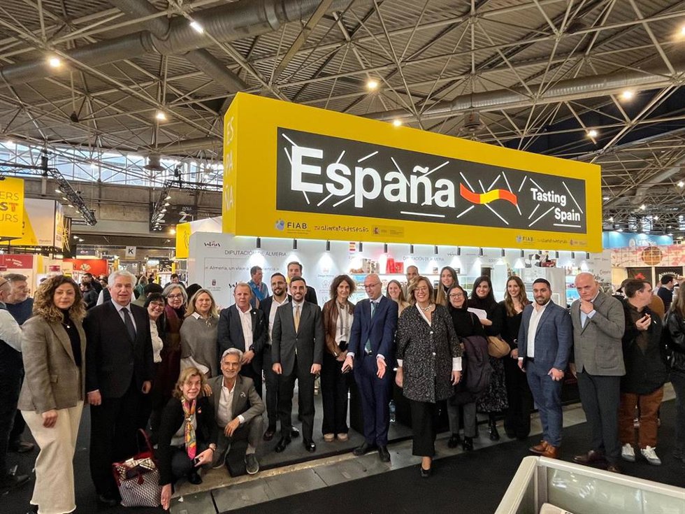 Representantes de las siete empresas de la marca 'Sabores Almería' en la feria Sirha de Lyon.
