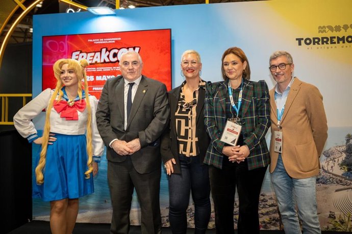 El vicepresidente de Gestión Económica Administrativa de la Diputación de Málaga, Manuel Marmolejo; la alcaldesa de Torremolinos, Margarita del Cid, y Mónica Ibars, directora general de Kaiju Entertainment, han participado en la presentación del evento.