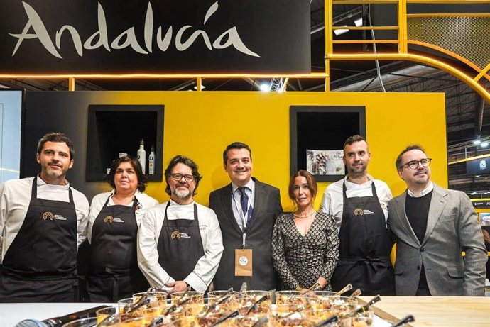 Celebración del 'showcooking' a cuatro manos con los '4 tesoros de Córdoba', como se ha denominado la acción promocional de la gastronomía cordobesa en Fitur.