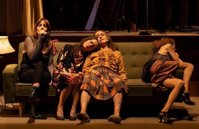 La Premi Nacional de Teatre María Velasco i la cantant Miren Iza unixen forces en el TEM amb 'Amadora'