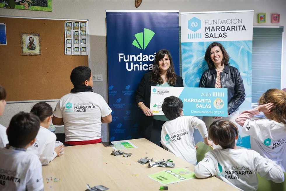 Las Fundaciones Unicaja y Margarita Salas impulsan la alfabetización científica de escolares en Granada, Huelva y Málaga.