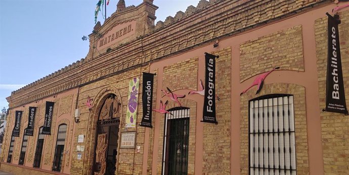 La Escuela de Arte y Superior de Diseño 'León Ortega'  de Huelva.