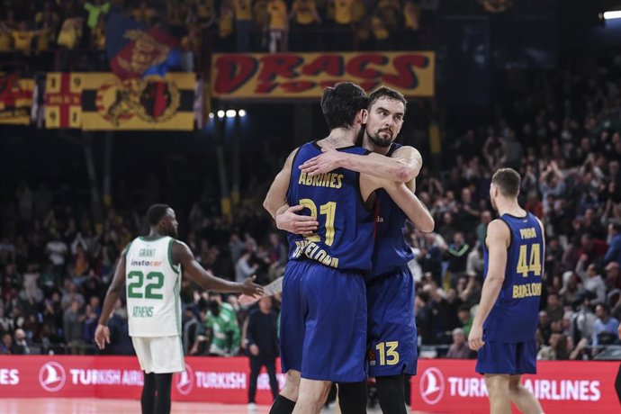 Alex Abrines and Tomas Satoransky of FC Barcelona celebrates the victory during the Turkish Airlines Euroleague, match played between FC Barcelona and Panathinaikos AKTOR at Palau Blaugrana on January 15, 2025 in Barcelona, Spain.