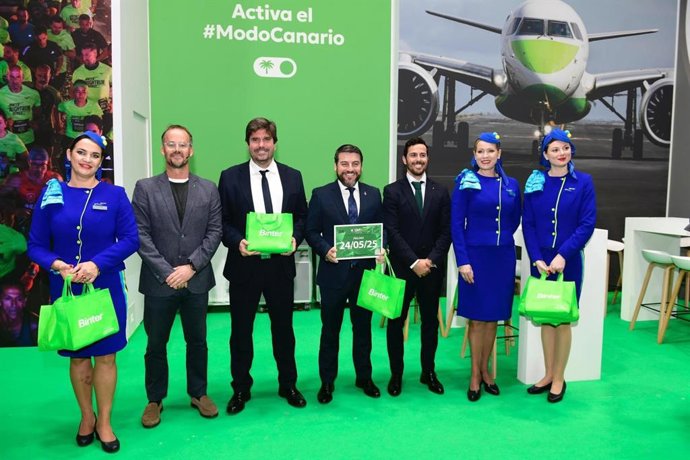 El teniente de alcalde de Turismo, Cultura y Deportes de Palma, Javier Bonet, asisite a la presentación de la Binter NightRun Series 2025 en Fitur.