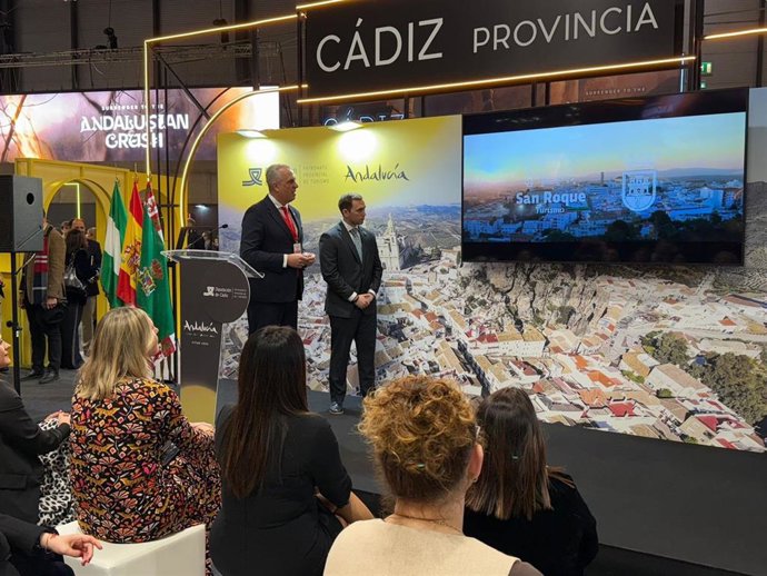 El alcalde de San Roque, Juan Carlos Ruiz Boix, en la presentación del municipio en Fitur.