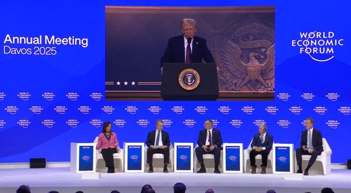 La presidenta de Banco Santander, Ana Botín, durante un panel con el presidente de Estados Unidos, Donald Trump, en la edición de 2025 del Foro Económico Mundial (WEF) que se celebra en Davos (Suiza).