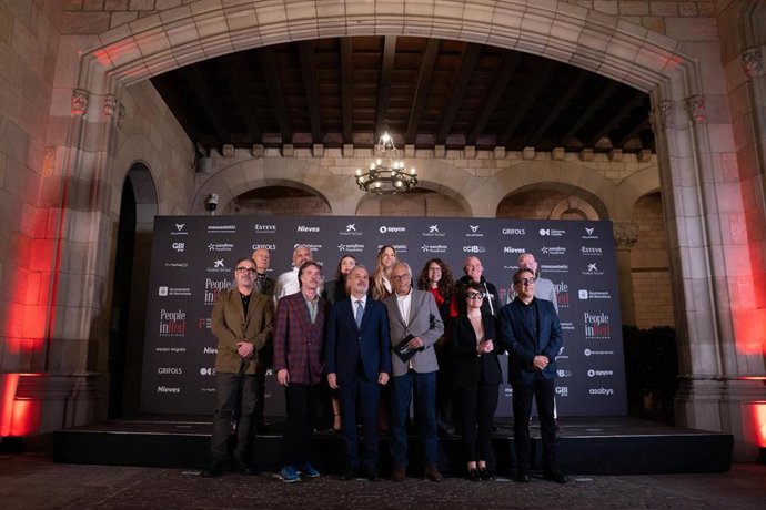 Foto de familia de la 15 Gala Solidaria People in Red Barcelona