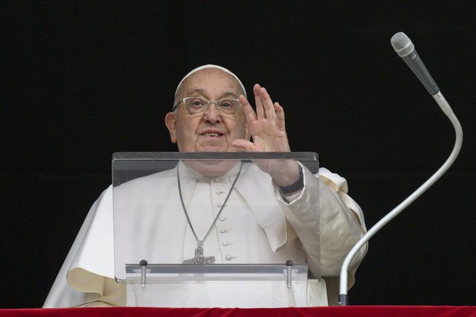 19 January 2025, Vatican: Pope Francis delivers his blessing to the faithful during the Angelus prayer at St Peter's square in the Vatican. Photo: Vatican Media/IPA via ZUMA Press/dpa