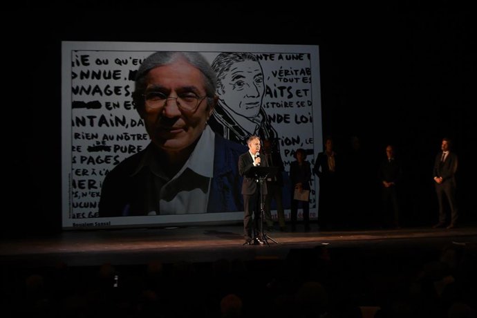 Archivo - Un acto en un teatro de París, Francia a favor de la liberación del escritor Boualem Sansal