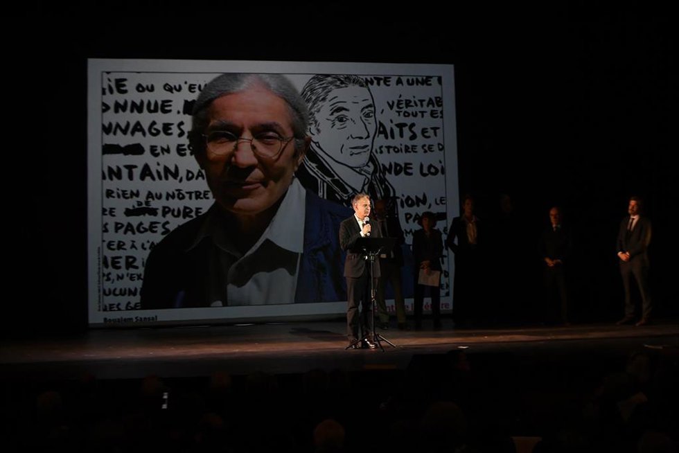 Archivo - Un acto en un teatro de París, Francia a favor de la liberación del escritor Boualem Sansal