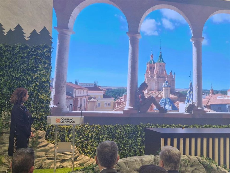 La alcaldesa de Teruel, Emma Buj, en la presentación en Fitur de la campaña 'Teruel, donde nacen las estrellas'.
