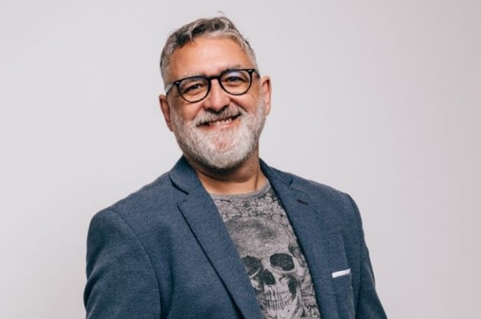 Teo Palacios gana el Premio Literario Nostromo con 'La canción de Hands'