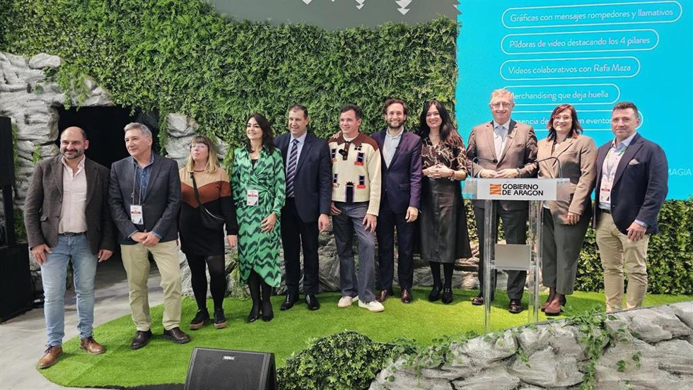 Delegación de la provincia de Huesca en el stand de Aragón en Fitur 2025.
