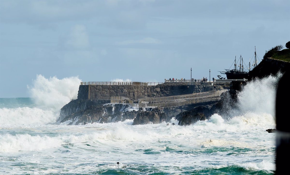 La borrasca  Garoé  abandona hoy España y llegará  Éowyn , con temporal en el noroeste y aviso por olas en Galicia