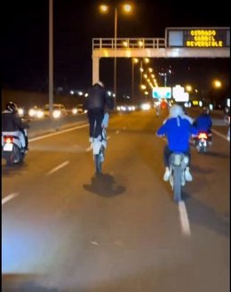 Carreras ilegales en carreteras de Sevilla.