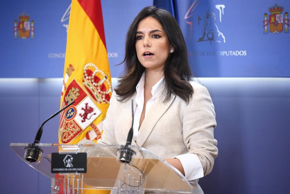 La portavoz de VOX en el Congreso, Pepa Millán, durante una rueda de prensa en el Congreso de los Diputados, a 21 de enero de 2025, en Madrid (España).