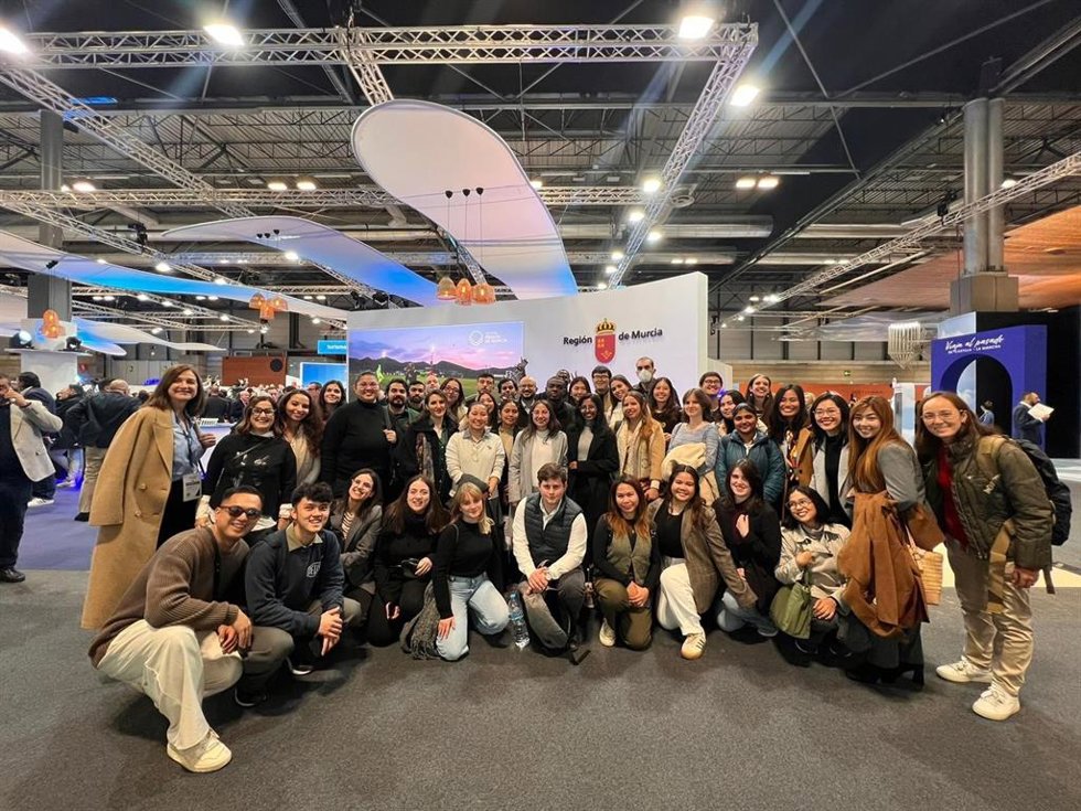 Estudiantes de Turismo de la UCAM participan en Fitur