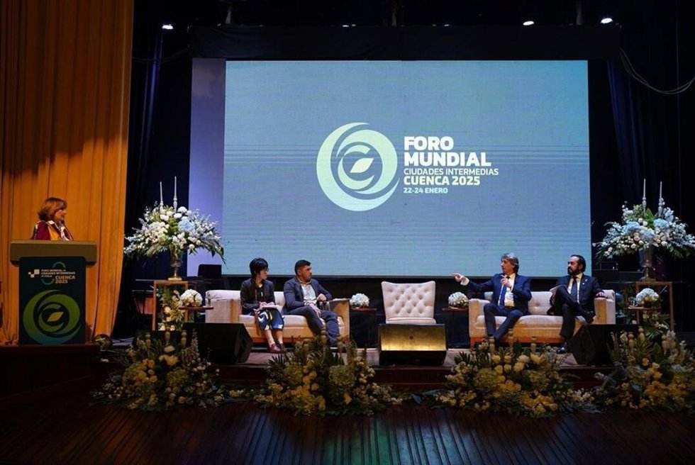 El alcalde de Soria participa en el Foro de Ciudades Intermedias en Cuenca (Ecuador) .