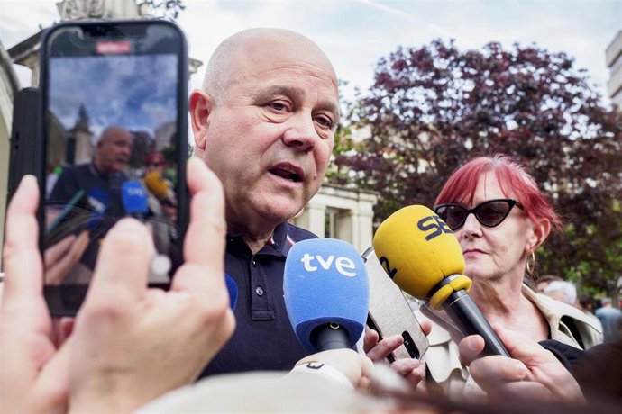 Archivo - El presidente de UAGR, Óscar Salazar realiza unas declaraciones a los medios.