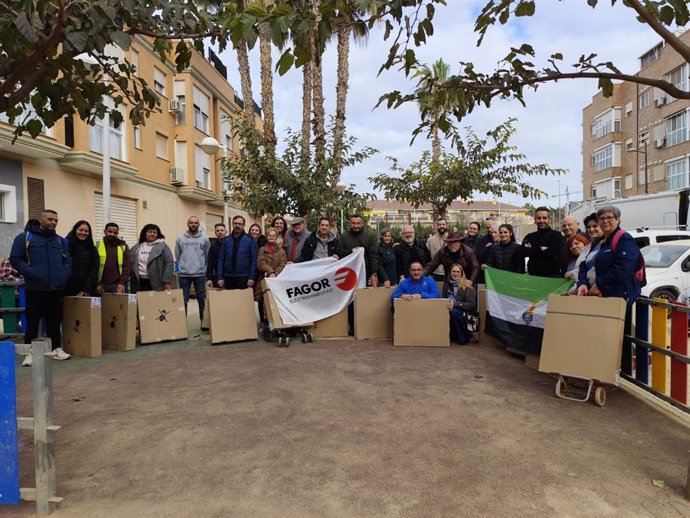 Fagor dona cuarenta placas de inducción a las familias afectadas por la dana en Valencia