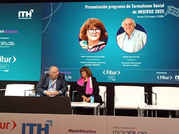 La directora general del Imserso, Mayte Sancho, y el presidente de ANBAL, Miguel Mirones, en Fitur 2025.