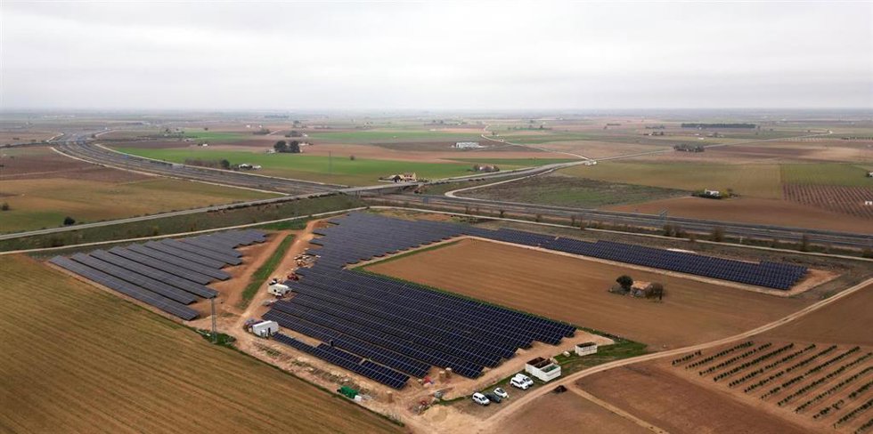 Archivo - Economía.- Ingenostrum y Triodos firman una financiación de 20 millones para construir una decena de plantas solares