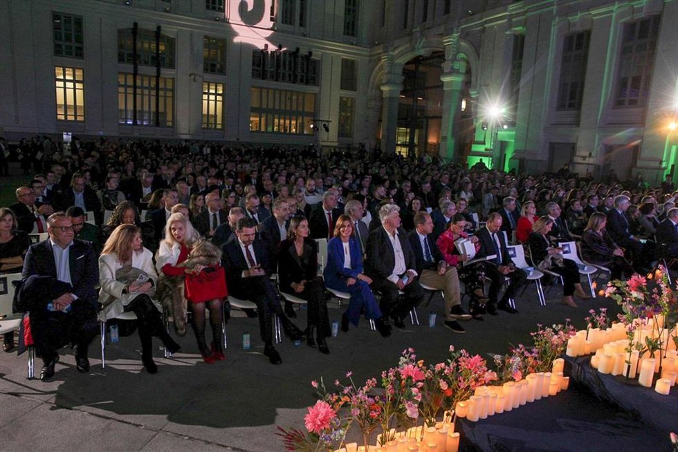 Aspecto de la Gala Q 2025. En la primera fila, en el centro (traje azul), la diputada de Desarrollo Provincial, Magdalena Rodríguez.