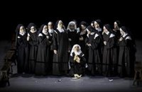 Les Arts ahonda en el miedo a la muerte con la emocionante y agónica 'Dialogues des Carmélites' de Poulenc