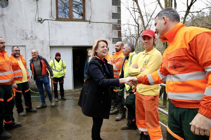 La consejera de Desarrollo Rural, Ganadería, Pesca y Alimentación, María Jesús Susinos, en su visita a la Comarca Forestal Alto Asón