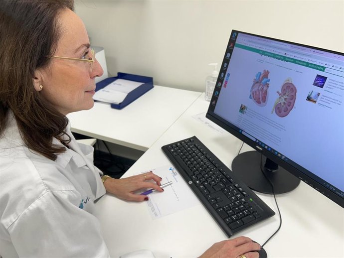 La doctora Nuria Aresté, nefróloga en el Hospital Viamed Santa Ángela de la Cruz.