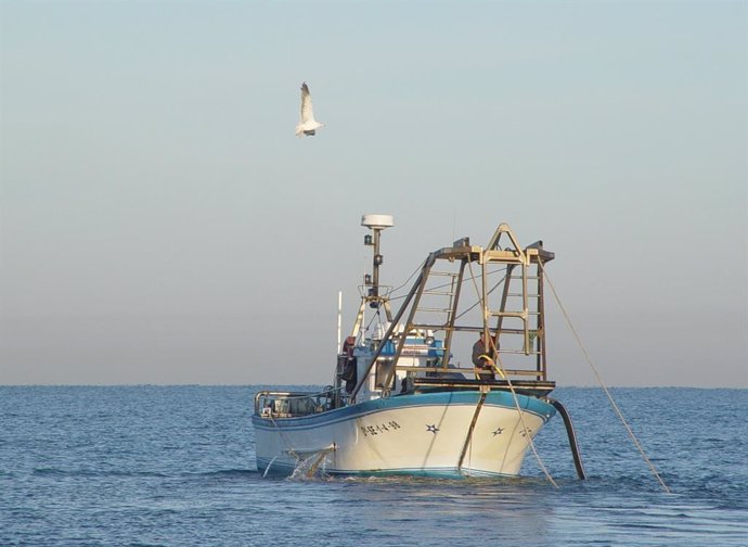 Archivo - Imagen de recurso de barco de pesca.