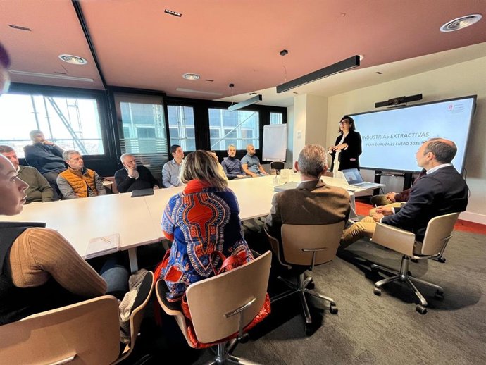 Acto de presentación del ciclo de FP de Técnico en Excavaciones y Sondeos, que está en estudio y podría impartirse el  próximo curso