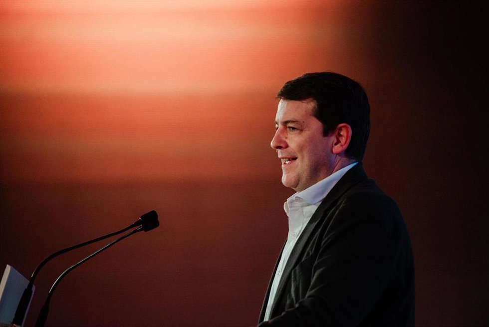Archivo - El presidente de la Junta de Castilla y León, Alfonso Fernández Mañueco, durante el acto de promoción turística de Castilla y León en el marco de Fitur 2024, en la Casa del Lector de Matadero Madrid, a 25 de enero de 2023, en Madrid (España). 