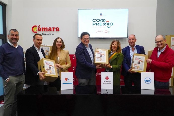 La campaña de dinamización del comercio local 'ComPremio Cantabria' dona 129 lotes de alimentos a Cruz Roja, Cocina Económica y Banco de Alimentos
