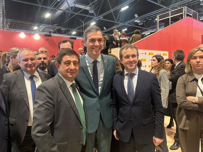 Pedro Sánchez con Francisco Reyes y Julio Millán